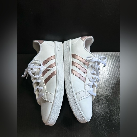 Adidas Cloudfoam Advantage Sneakers with Rose Gold Stripes Size 5 1/2 - Picture 6 of 9